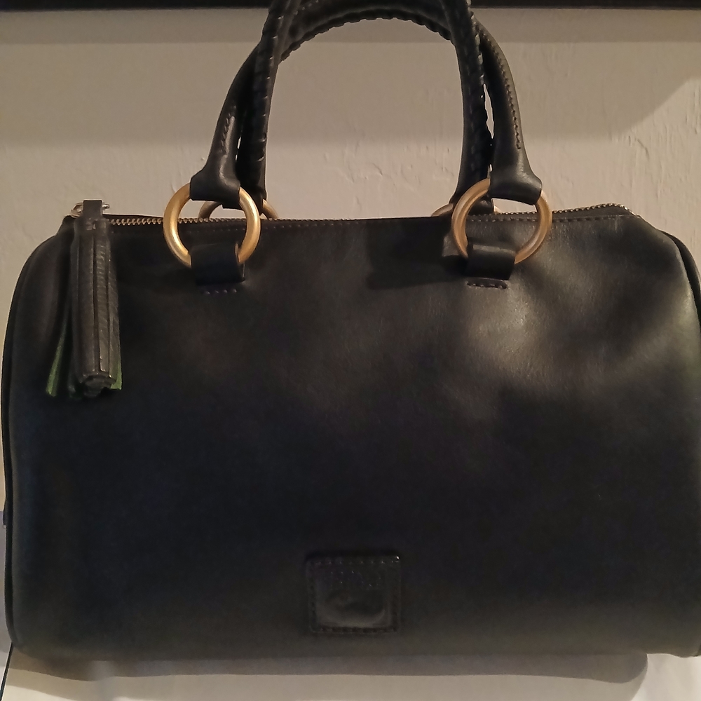 🖤🖤 Dooney & Bourke Florentine Black Black Barrel Satchal